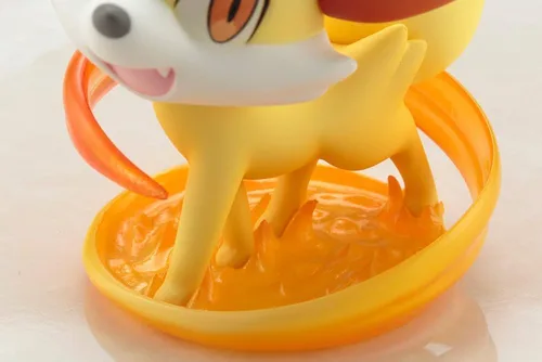 Vista 11 de Kotobukiya Pokemon: Estatua de Serena y Fennekin Artfx J