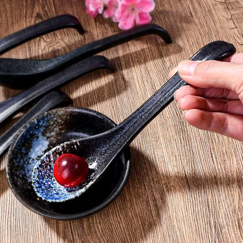 Vista 4 de Juego de 5 cucharas de sopa de mango largo japonés y coreano de 7 pulgadas con mango curvo para cucharas de miso pho