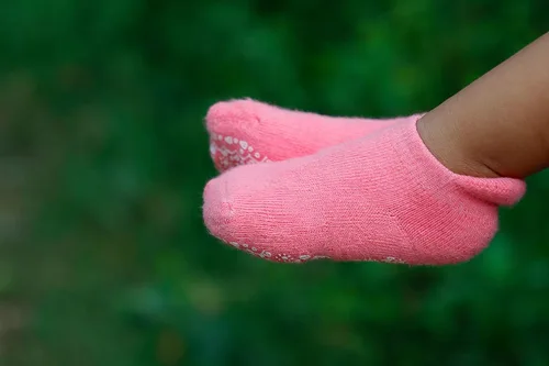 Vista 6 de RATIVE Calcetines antideslizantes con puños para bebés, niños y niñas
