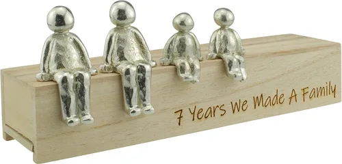Vista 6 de Idea para el 7º aniversario – 7 años que hicimos un adorno de metal familiar – Elige tu combinación familiar (1 niño)