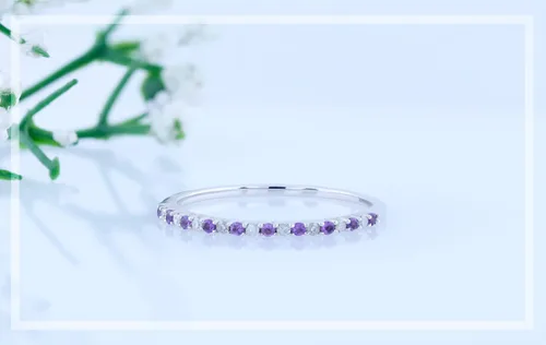 Vista 4 de Anillo apilable redondo de oro de 14 quilates con amatista y diamante blanco para mujer