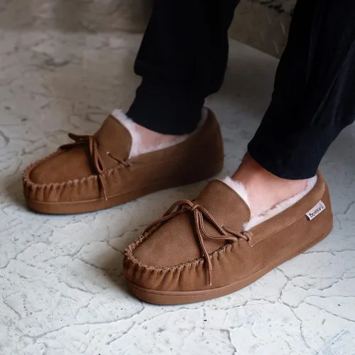 Vista 4 de BEARPAW Moc II - Pantuflas para hombre.