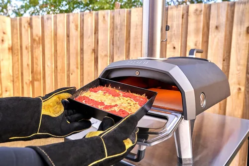 Vista 5 de Guantes para parrilla Ooni - Resistente al calor y al fuego, guantes protectores a prueba de calor perfectos para cocinar al aire libre, parrilla
