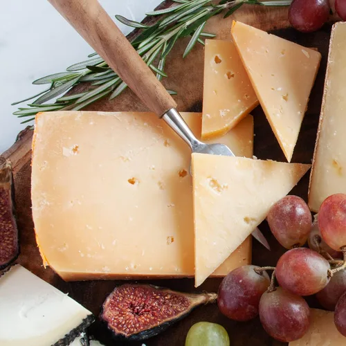 Vista 5 de muestra de alimentos igourmet lleno de especialidades internacionales - picnic perfecto - incluye una variedad de quesos gourmet mundial frijoles