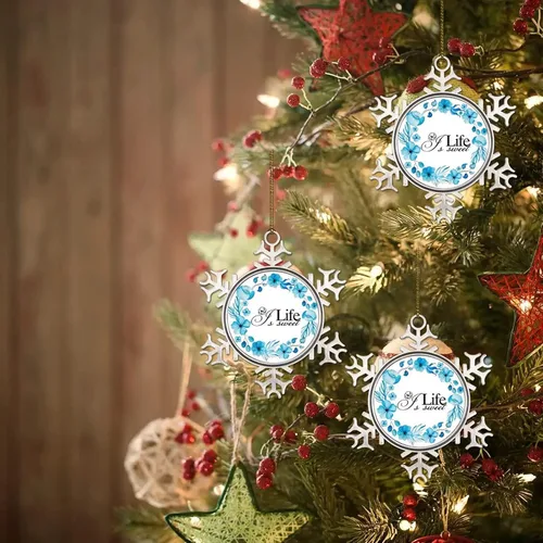 Vista 7 de Corona de flores florales Life is Sweet Adorno de copo de nieve de metal para árbol de Navidad, decoración colgante de árbol de Navidad, divertido