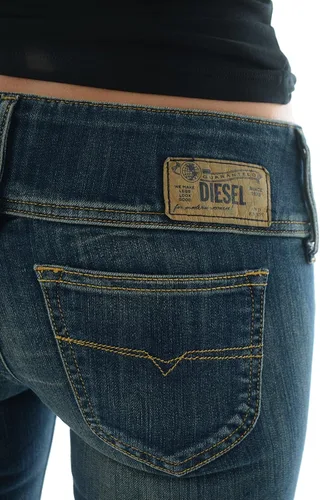 Vista 4 de Diesel Cherock Jeans para mujer, Straight, Mezclilla