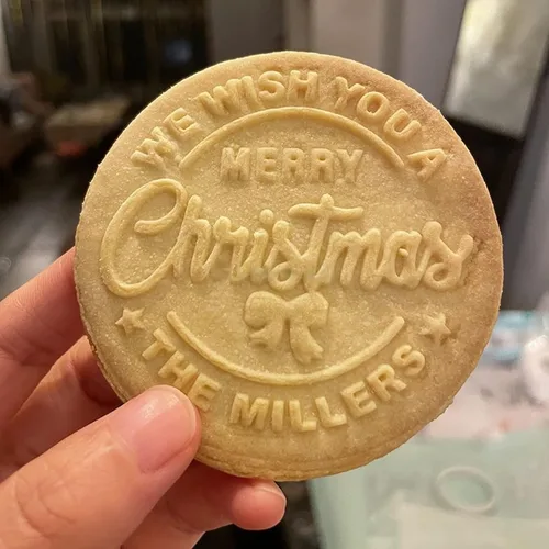 Vista 9 de Sello de galletas de Navidad personalizable 2025 con nombre de familia, sorpresa navideña para entusiastas de la repostería (diseño A)