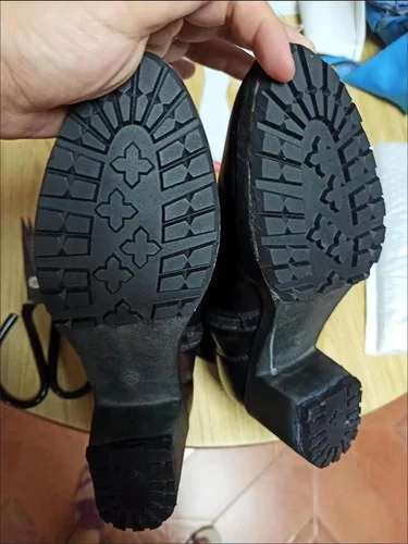 Vista 6 de Suela de goma de repuesto para zapatos y tacones, almohadillas antideslizantes para zapatos protectores de talón para reparación de zapatos de Negro