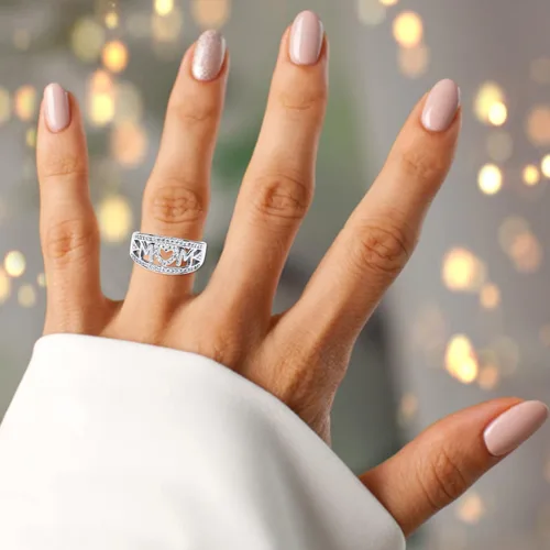 Vista 6 de Anillo de acero inoxidable chapado en oro blanco con diamantes de imitación para mujer, diseño de corazón con incrustaciones de microdiamantes