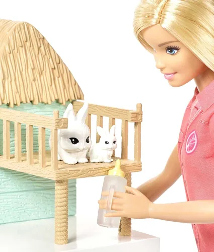 Vista 3 de Muñeca Barbie veterinaria y juego, tema de rescate de animales con 8 figuras de vida silvestre, casa en el árbol, estación de cuidados, puente