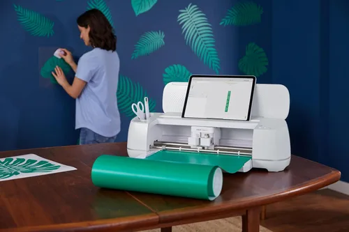 Vista 3 de Cricut Vinilo Removible Inteligente, Menta - Rollo de 3 pies (13" x 36") para Explore y Maker 3 - Corte sin Alfombrilla para Cortes Largos de hasta