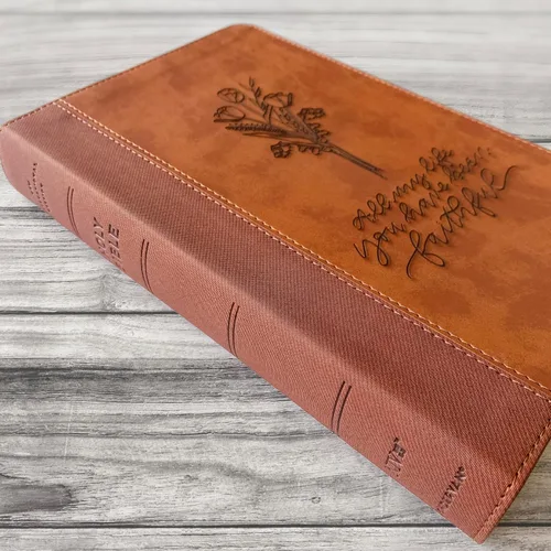 Vista 3 de Biblia NIV de letra manuscrita y grabado láser de letra grande, regalo personalizado, grabado de nombre personalizado disponible