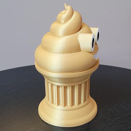 Vista 6 de Znet3D Trofeo Emoji Poop – 6 pulgadas de alto – Con un emoji de caca sólida en un pilar con ojos y boca pintados – Premio o regalo perfecto – Hecho