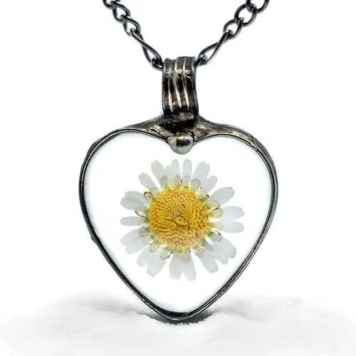 Vista 14 de Real Pressed Flower Daisy Heart Necklace for Women, Wildflower Pendant, Truly Handmade Terrarium Jewelry, Glass Jewelry, Artisan Designed and Hand
