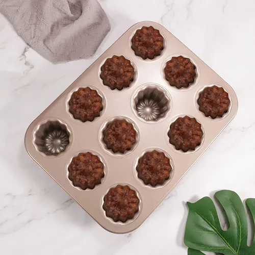 Vista 5 de Molde de canele antiadherente de acero al carbono con 12 cavidades, color dorado