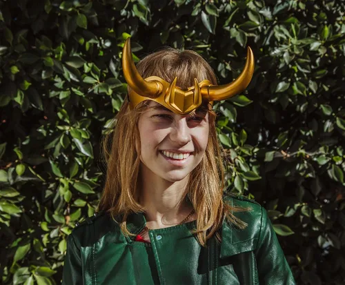 Vista 8 de Replica de la corona del presidente Loki de Marvel