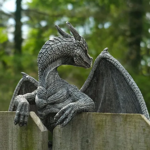 Vista 3 de Colgador de valla de gárgola con alas de dragón para decoración de pared al aire libre, estatua colgante detallada, dragón gótico trepador grotesco