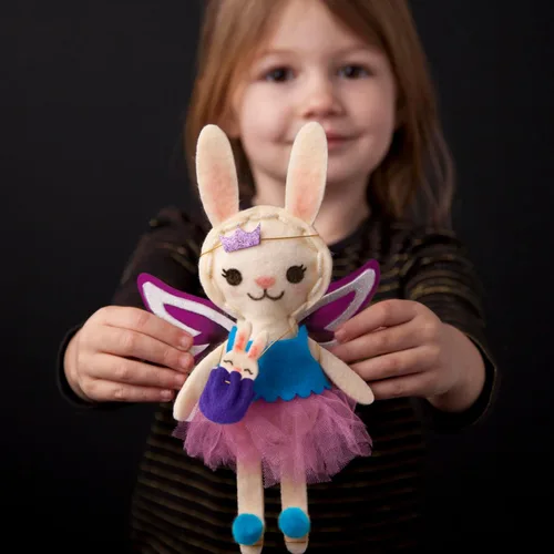 Vista 8 de Craft-tastic – Make a Bunny Friend Craft Kit – Aprende a hacer 1 muñeco de peluche fácil de coser con ropa y accesorios