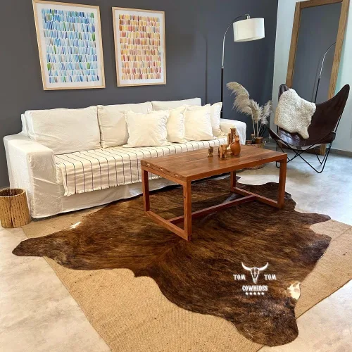 Vista 2 de Alfombra De Piel De Vacuno 7x6 Brindle Rojo Marrón Negro Cuero Natural