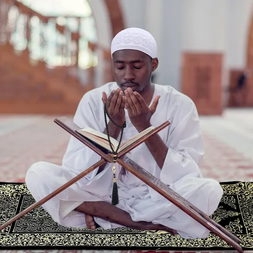 Vista 5 de Mindsoft 10 alfombras de oración musulmana islámica con sombreros Kufi, gorra de oración, cuentas de oración musulmanas Tasbih, brújula portátil
