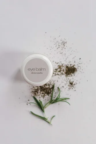 Vista 4 de Bálsamo para ojos de skincando 0.5oz