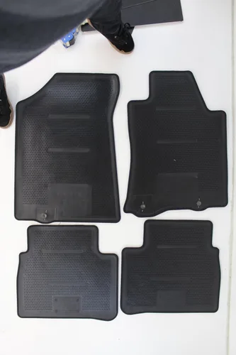 Vista 2 de Nissan Accessories 999E2-UZ000 - Alfombrilla de suelo alfombrada de carbón