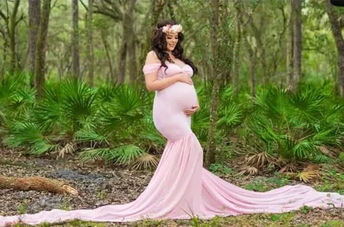 Vista 5 de ZIUMUDY - Vestido largo de maternidad de corte sirena con los hombros descubiertos para sesiones de fotos y fiestas de baby shower