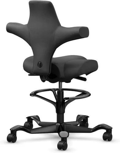 Vista 6 de HAG Capisco Sit to Stand - Silla de pie con marco negro, tapizada de ónix negro con anillo para el pie Negro Onyx