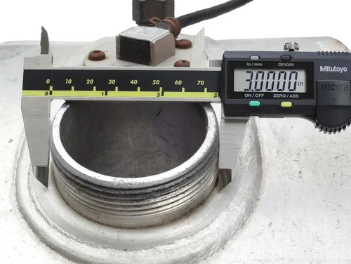 Vista 6 de Tapón de combustible diésel de bloqueo nominal de 3 pulgadas con llave igual para modelos seleccionados de tanques de combustible Volvo Mack