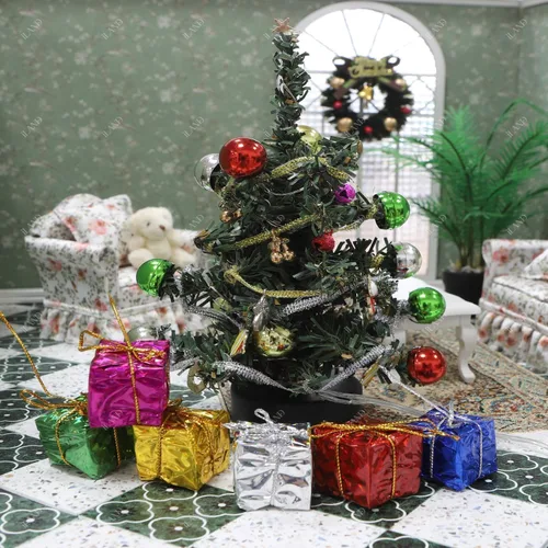 Vista 8 de iLAND Accesorios para Casa de Muñecas Mini Árbol de Navidad con Luces 15 cm Decoraciones de Navidad para Casa de Muñecas Lindo Pequeño Árbol