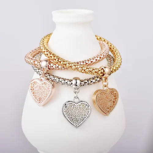 Vista 5 de SILANER Pulseras multicapa con dijes de cristal, 3 pulseras de cadena de maíz de oro/plata/oro rosa para mujer, pulsera elástica en forma de corazón