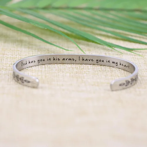 Vista 4 de JoycuFF Pulsera para mujer, brazalete blanco abierto, inspirador, joyería grabada con mantra de aliento