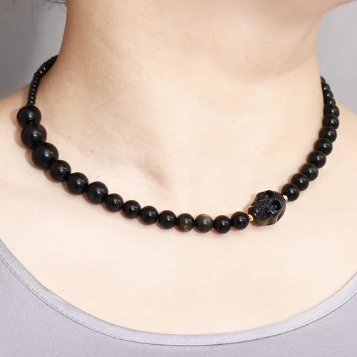 Vista 4 de XHUUU Gargantillas de calavera con cuentas de obsidiana negra, para mujeres y hombres, cristales de piedras preciosas y piedras curativas, collar