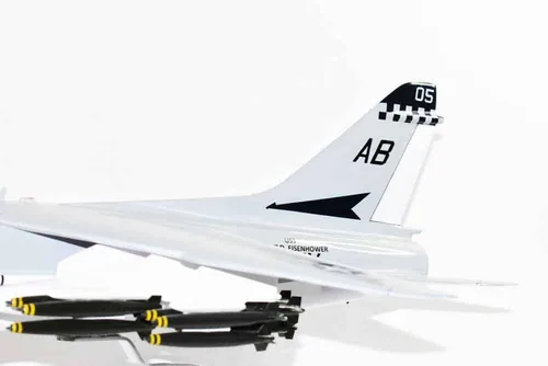 Vista 4 de VA-72 Blue Hawks (1977) A-7e Corsair II Modelo, LTV, modelo a escala de caoba 1/31, azul marino