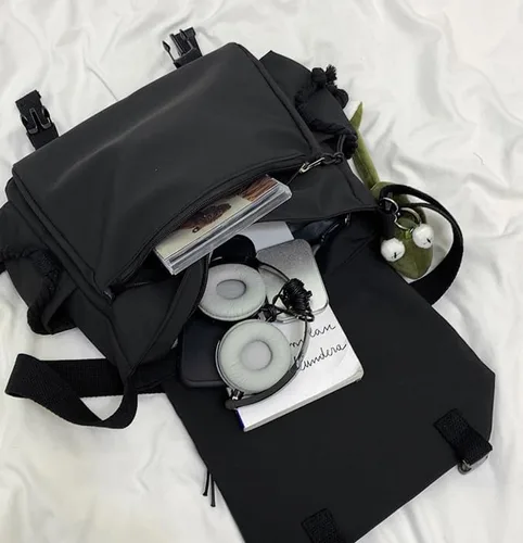Vista 9 de Bolso cruzado estético con bonitos pines y adornos, bolsa de mensajero de nailon para el hombro, bolsa japonesa Kawaii para mujeres y hombres