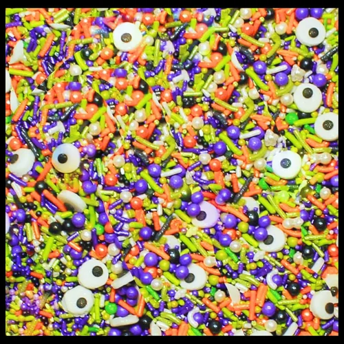 Vista 3 de Confect Mezcla de espolvorear de Halloween – Bolas de discoteca blancas, naranjas, moradas, negras y verdes, ojos de caramelo y jimmies – Gránulos