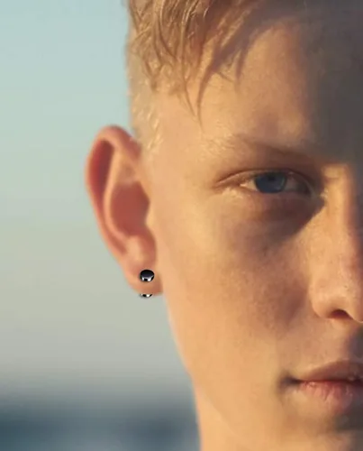 Vista 4 de Juego de 15 pares de aretes colgantes de acero inoxidable con bisagras, aretes tipo dormilona con circonita cúbica para hombres y mujeres, joyería