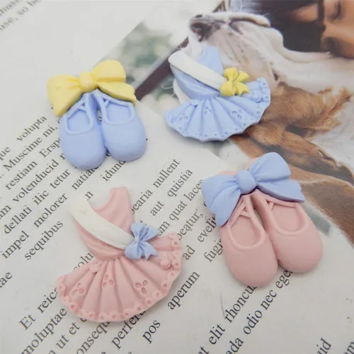Vista 3 de Paquete de 24 zapatos de ballet con parte trasera plana, adornos de falda, zapatos de punta de resina y tutú, adornos de bricolaje, álbumes