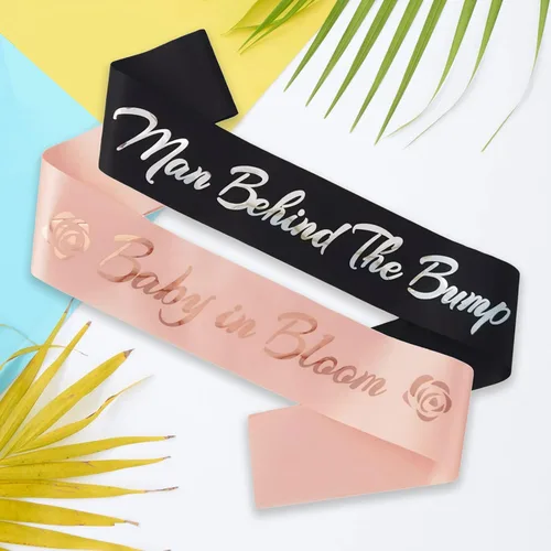 Vista 7 de Banda de hombre detrás de la protuberancia, banda negra y plateada con texto en inglés "Daddy to Bebe", regalos para fiesta de baby shower, regalos