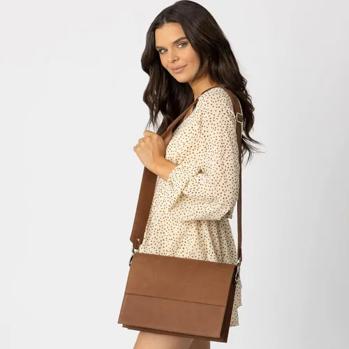 Vista 7 de Camille - Bolso cruzado y bandolera hecho a mano en Estados Unidos con cuero italiano fino y herrajes de primera calidad