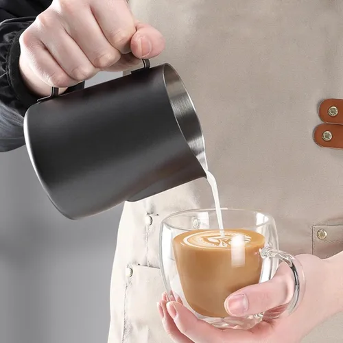 Vista 5 de Jarra espumadora de leche espresso de 12 oz/20 onzas, jarra espumadora de leche de acero inoxidable 304 para hacer café, café con leche, arte
