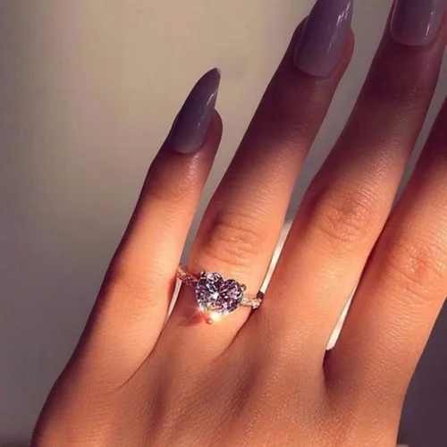 Vista 2 de AIMAOMI Anillos de compromiso en forma de corazón para mujer, con incrustaciones de circonita, elegantes y exquisitas joyas de boda (C-plata, 9)