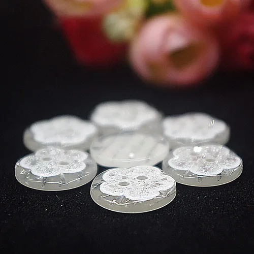 Vista 2 de 50 botones de resina con diseño de estrellas y flores, 2 agujeros, para coser, álbumes de recortes y manualidades (flor con purpurina de 0.492 in)