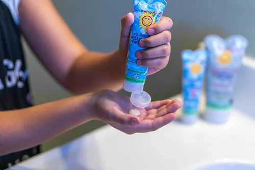 Vista 5 de California Kids Face Wash Lavado facial exfoliante suave para niños + adolescentes Limpiador de ácido salicílico suave para pieles sensibles