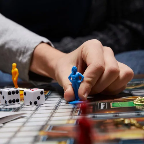 Vista 4 de Cluedo - Juego de mesa para niños de 8 años en adelante, clásico reinventado para 2-6 jugadores, juegos misteriosos de detectives, tiempo en familia