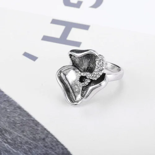 Vista 4 de Mytys Fashion Flower Cocktail Rings for Women - Statement Jewelry Piece Perfect for Weddings, Engagements, and Gifts