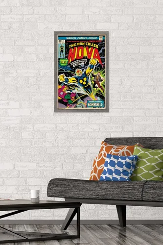 Vista 2 de Trends International Marvel Comics Nova - Póster de pared con portada #1, 14.725 x 22.375 pulgadas, versión enmarcada de madera de granero