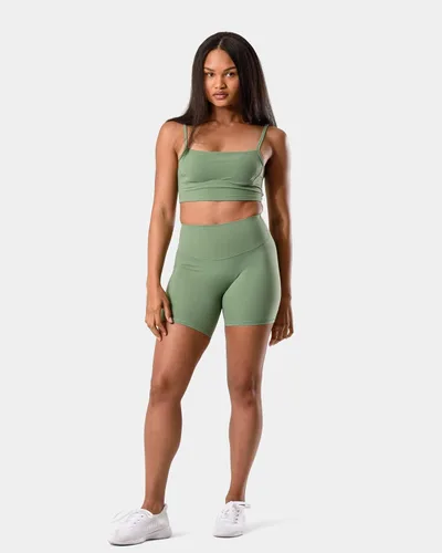 Vista 2 de Kamo Fitness Featherlite Enhance - Pantalones cortos de ciclismo para mujer, 6 pulgadas, sin costuras frontales, tela suave y ligera, levantamiento