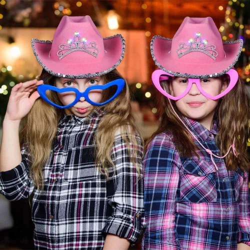 Vista 7 de ArtCreativity Sombrero de vaquero rosa iluminado para niñas, sombrero de vaquera brillante con lentejuelas y una deslumbrante tiara LED, lindo
