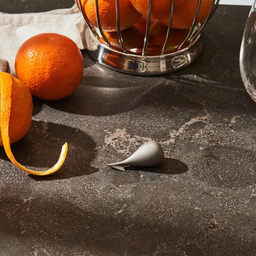 Vista 4 de Alessi Apostrophe GCH02 - Accesorio pelador de naranja, acero inoxidable, mate